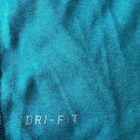 Nike long sleeve boys shirt - Picture 4 of 4